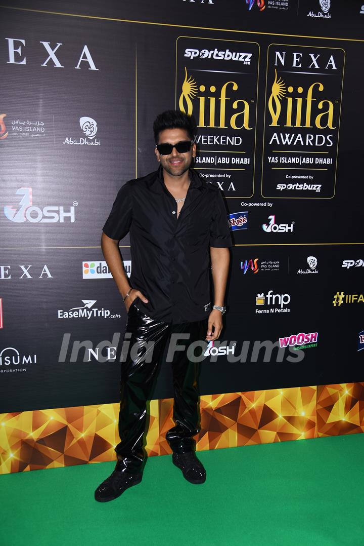 Guru Randhawa poses on the green carpet of IIFA awards 2022 