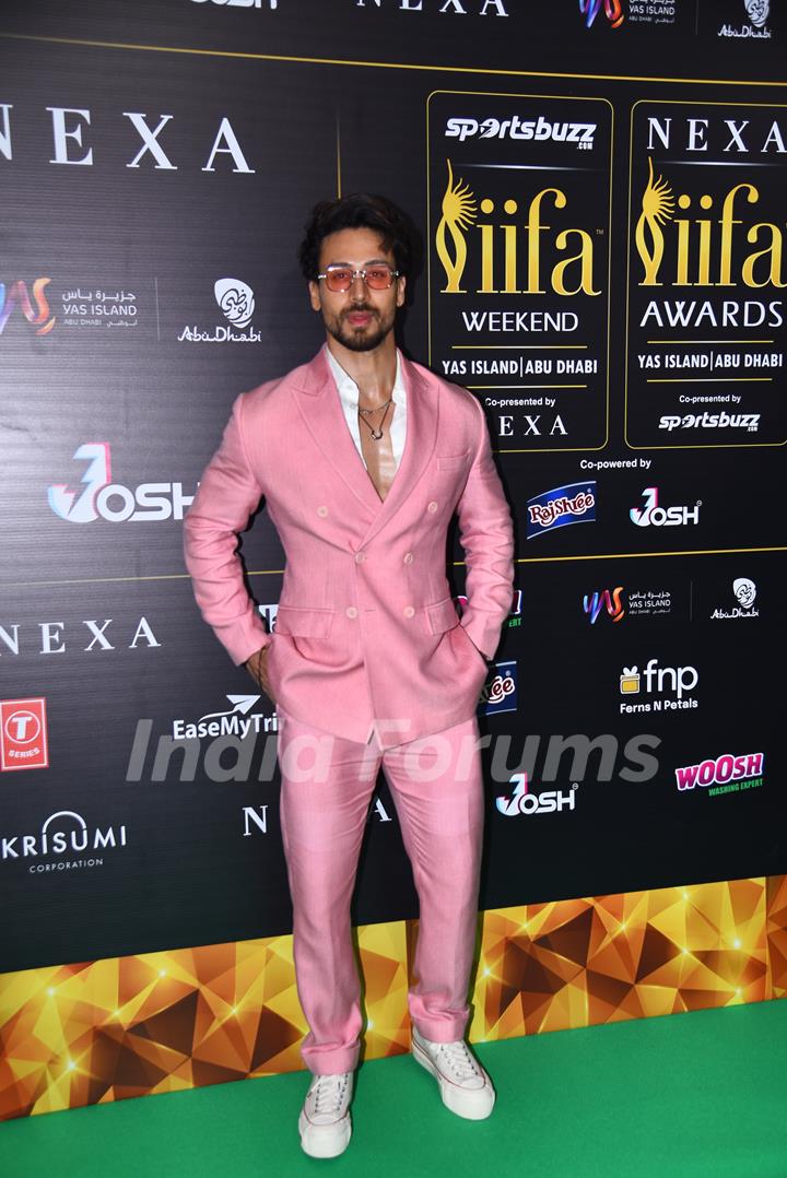 Tiger Shroff poses on the green carpet of IIFA awards 2022 