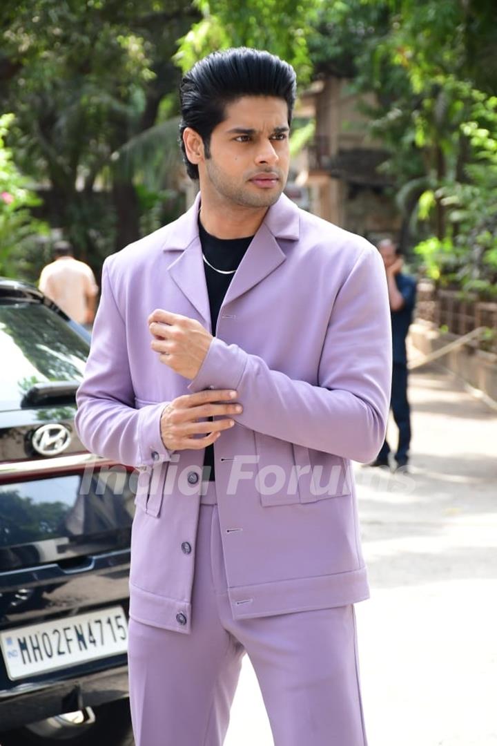 Abhimanyu Dassani spotted on the set of Dance India Dance L'il Masters season 5 for promoting their upcoming film Nikkama 