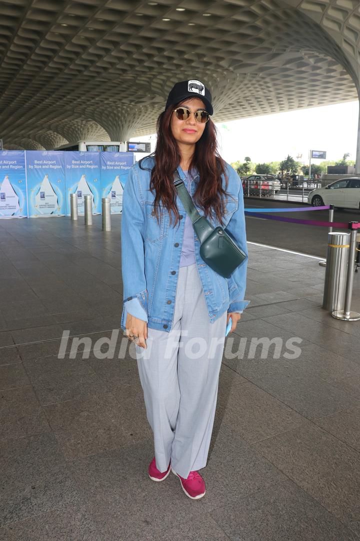 Shreya Dhanwanthary spotted at the Mumbai airport