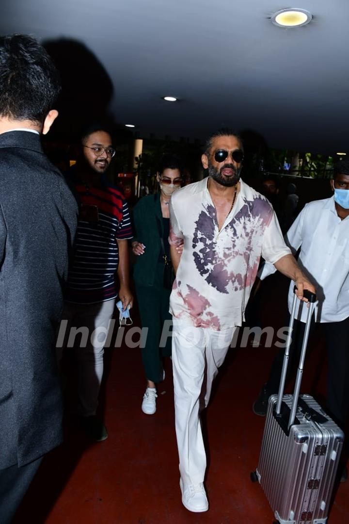 Suniel Shetty spotted at the mumbai airport 