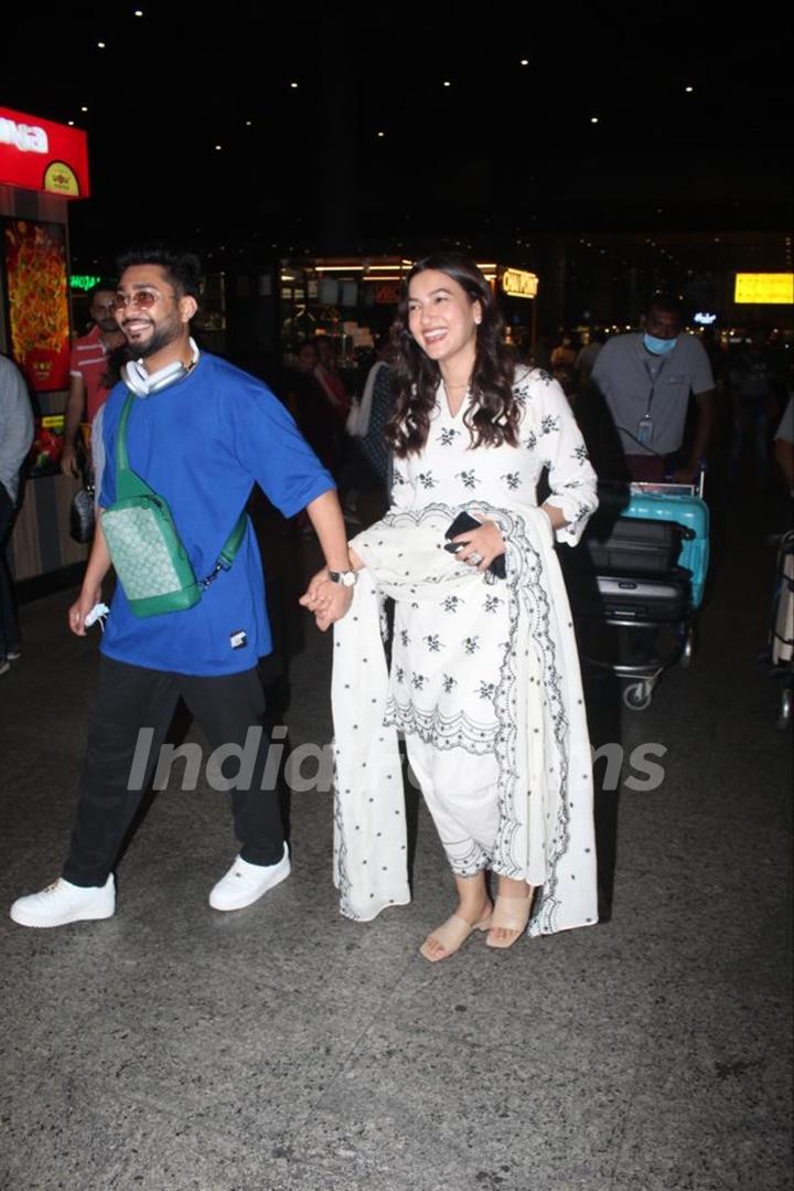 Gauahar Khan and Zaid Darbar spotted at the Mumbai airport 