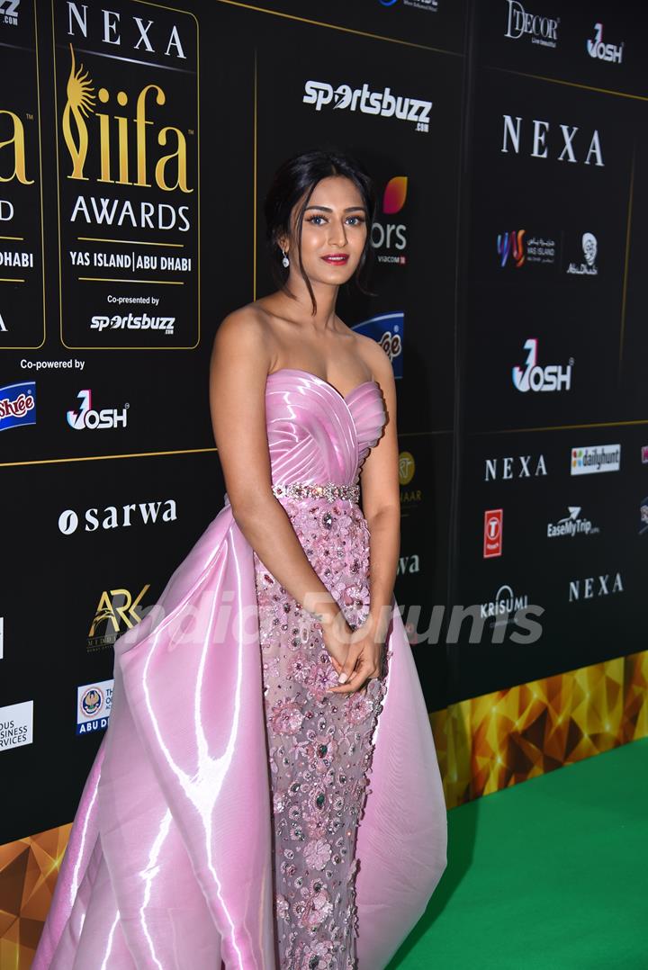 Erica Fernandes poses to paparazzi at green carpet of IIFA awards 2022 in Abu Dhabi