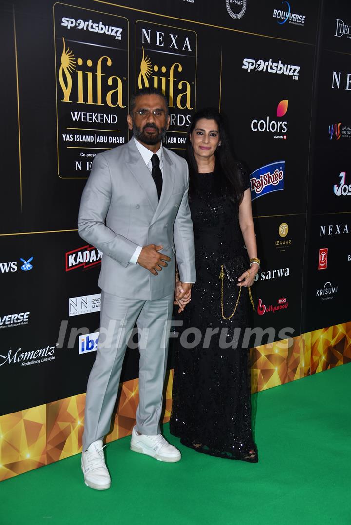 Suniel Shetty and Mana Shetty poses to paparazzi at green carpet of IIFA awards 2022 in Abu Dhabi