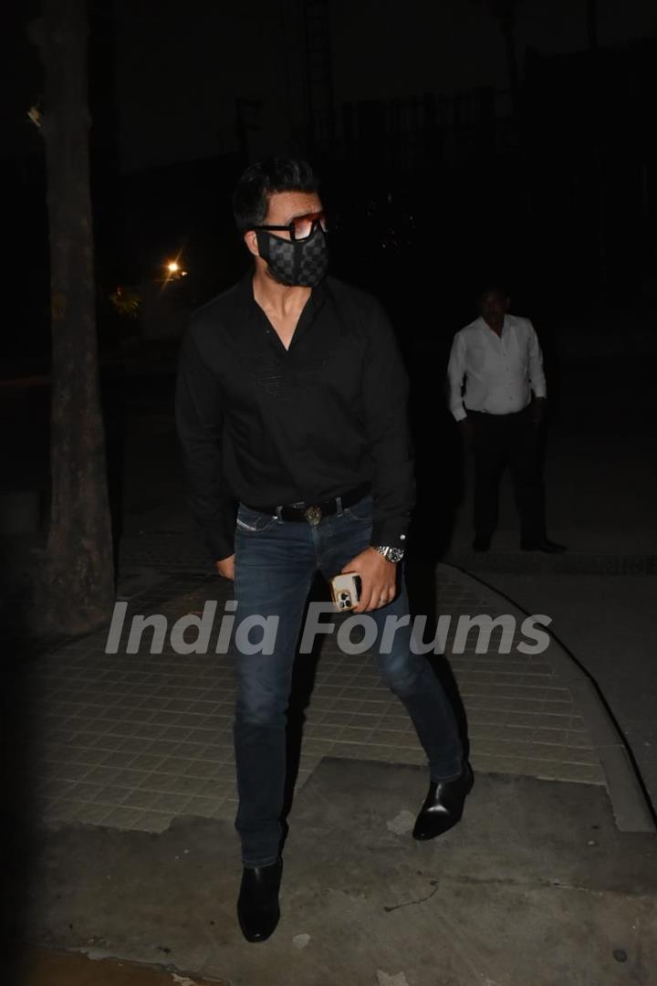 Raj Kundra spotted at Shilpa Shetty birthday party 