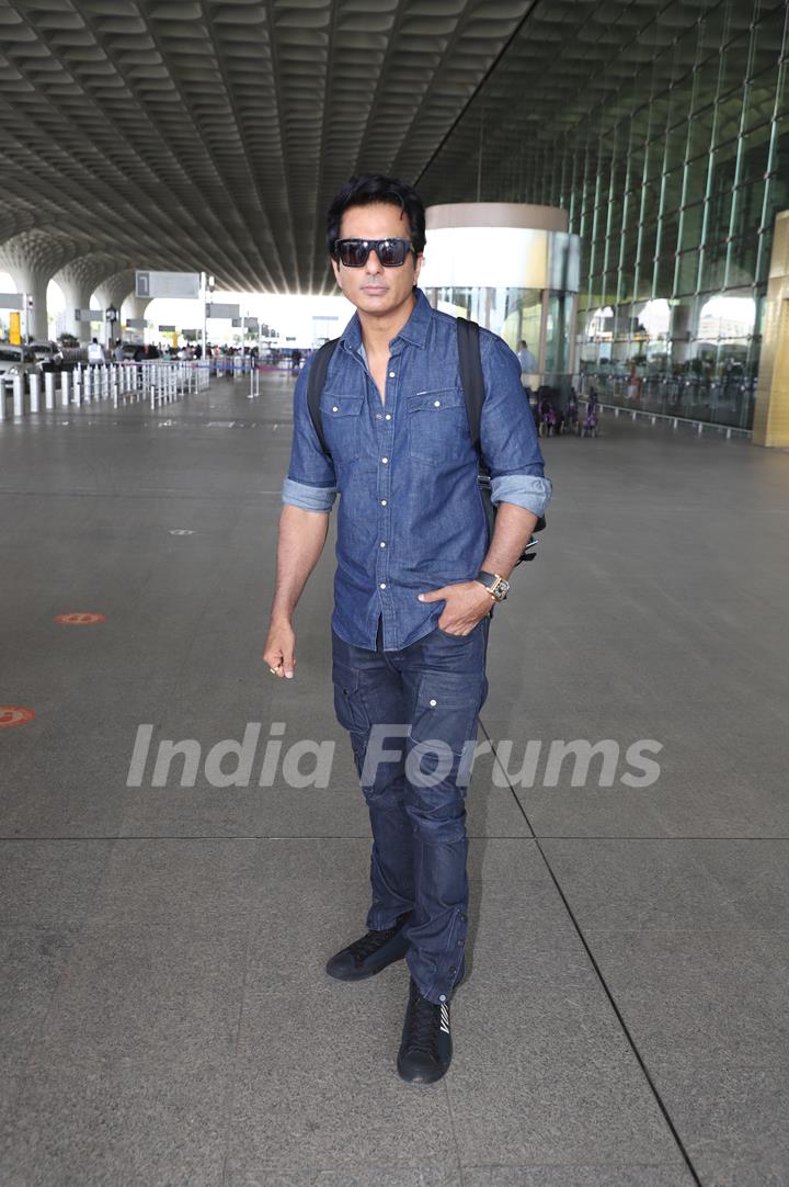 Sonu Sood spotted at Mumbai airport 