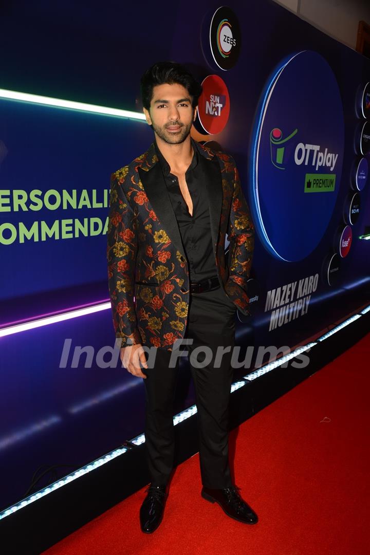 Taaha Shah clicked at the launch of OTT Play Premium