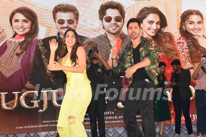 Kiara Advani & Varun Dhawan spotted promoting their film  ‘JugJugg Jeeyo’ in the city