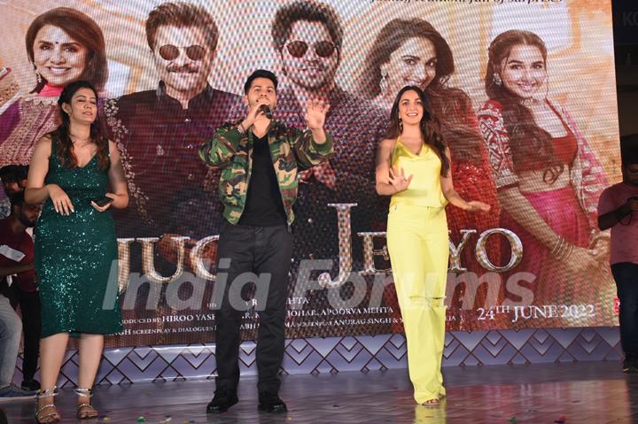 Kiara Advani & Varun Dhawan spotted promoting their film  ‘JugJugg Jeeyo’ in the city