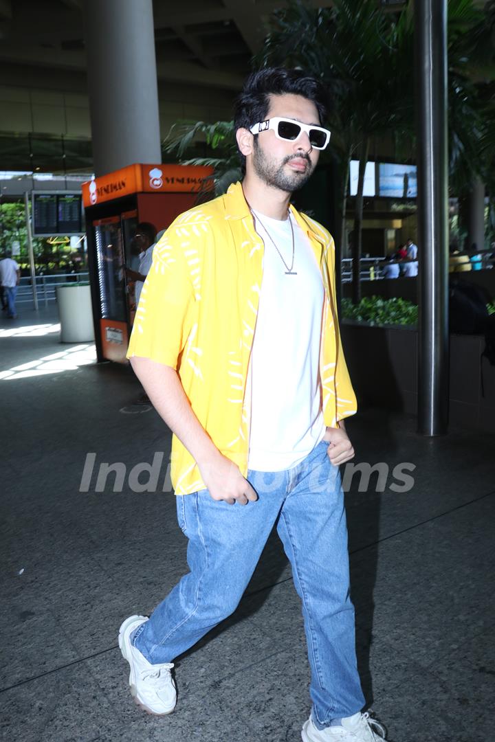 Armaan Malik spotted at the airport