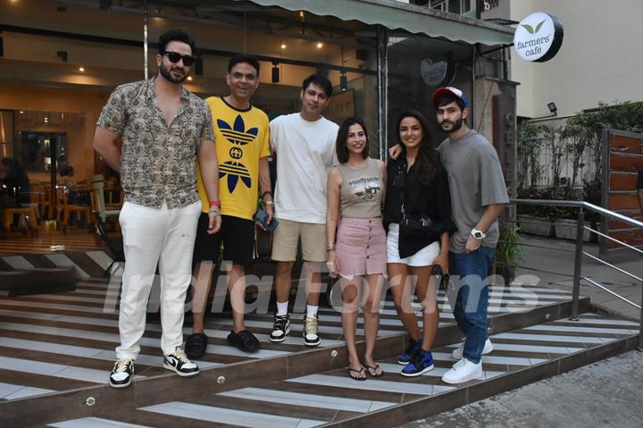 Aly Goni, Jasmin Bhasin poses with their friends outside the Farmas cafe at Bandra