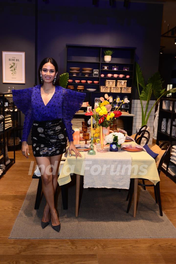 Mira Kapoor spotted H&M Home store at Delhi 