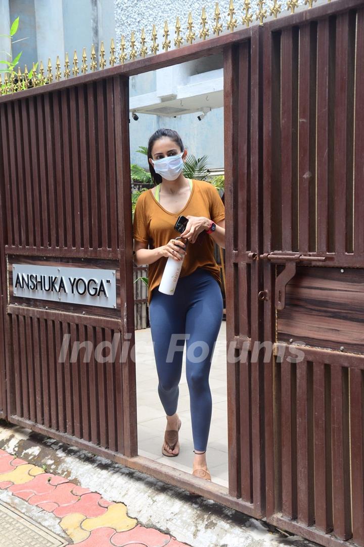 Rakul Preet Singh spotted at Juhu 