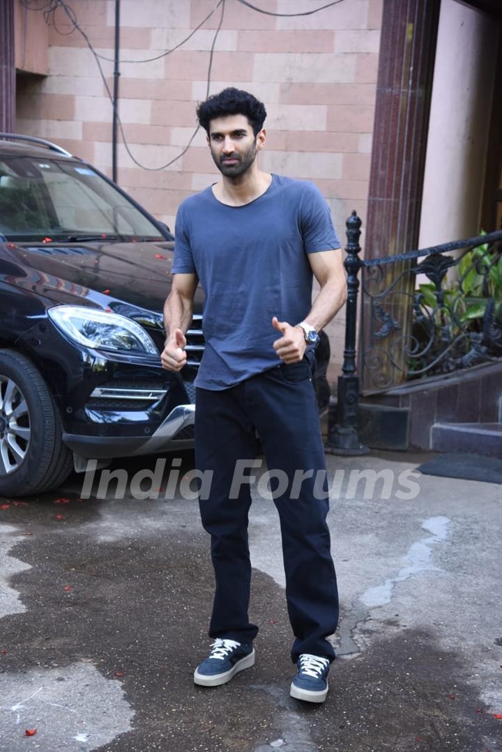 Aditya Roy kapur spotted at Andheri 