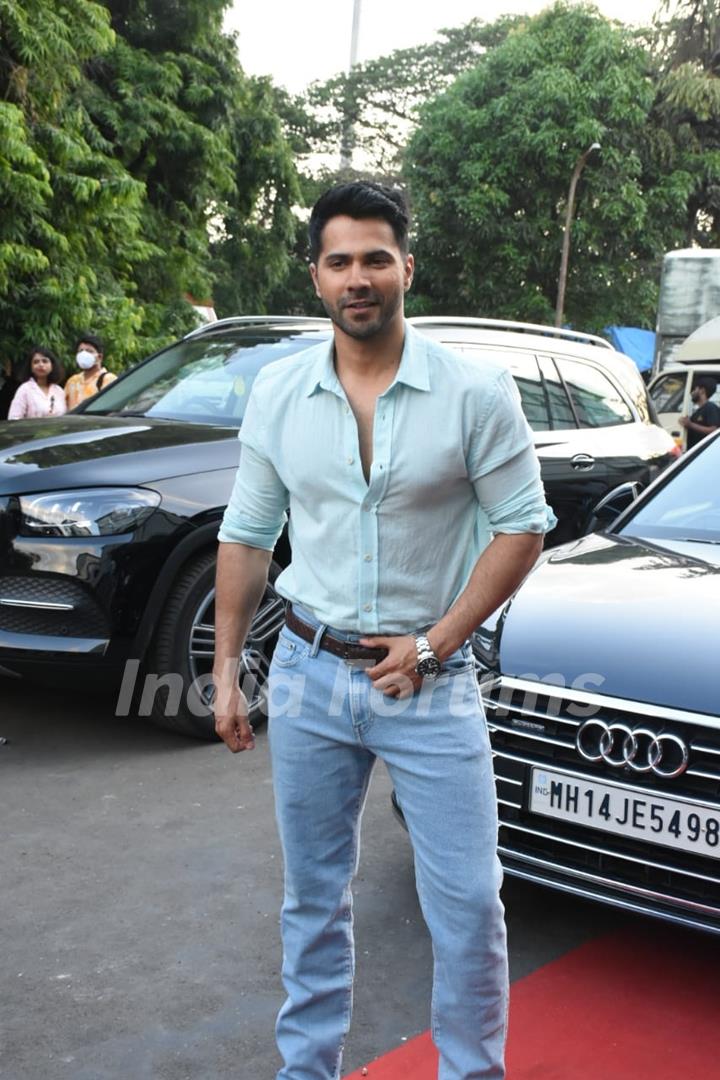 Varun Dhawan spotted on the set of Dance Deewane Juniors