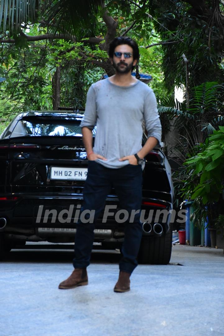 Kartik Aaryan spotted in the city 