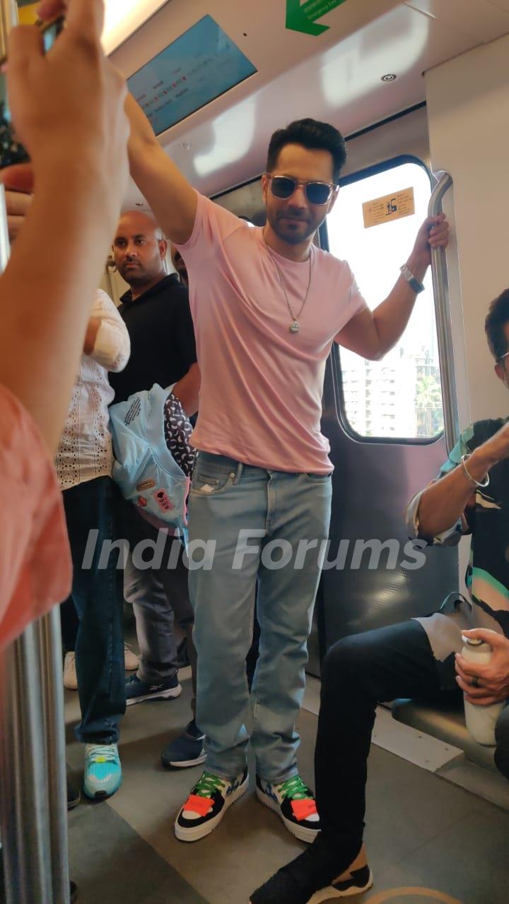 Varun Dhawan spotted in the Mumbai Metro 