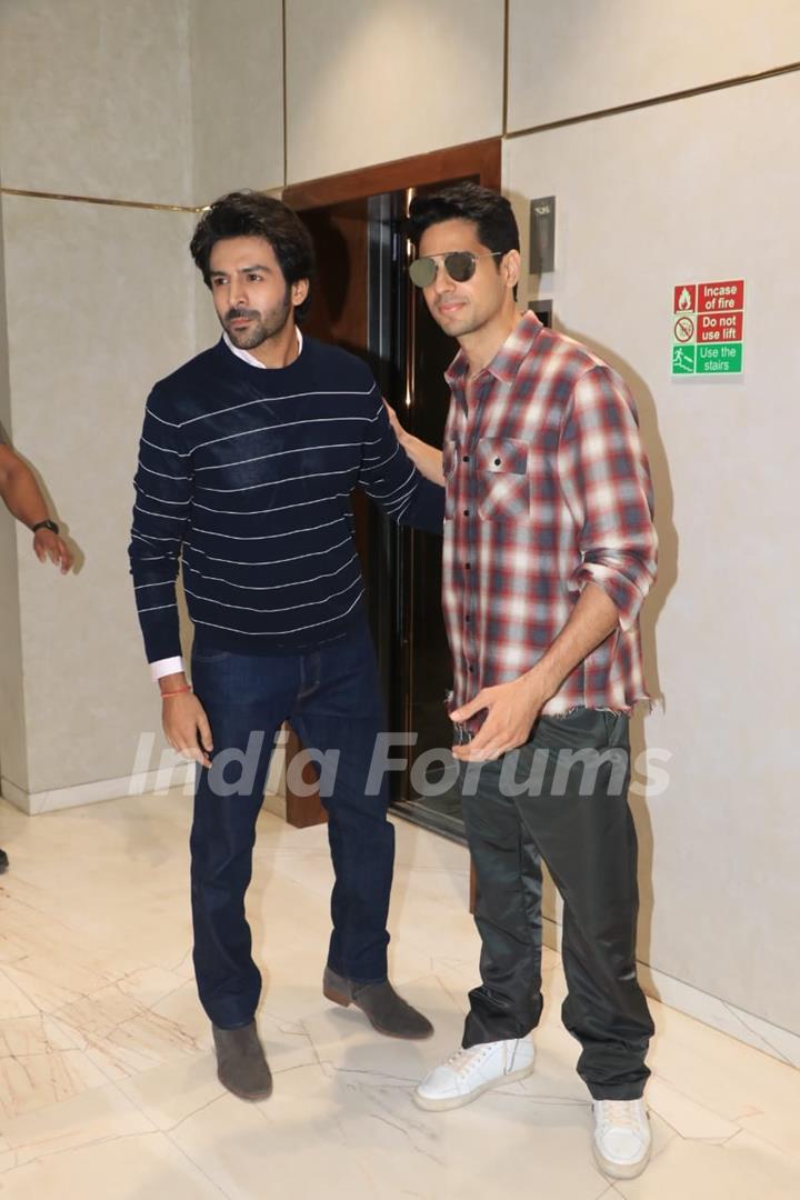 Kartik Aaryan and Sidharth Malhotra spotted at Andheri