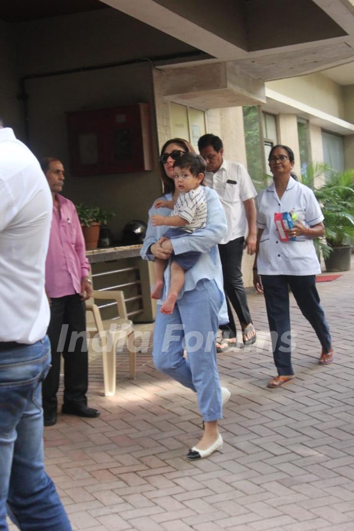 Kareena Kapoor Khan and Jeh Ali Khan spotted at Bandra 