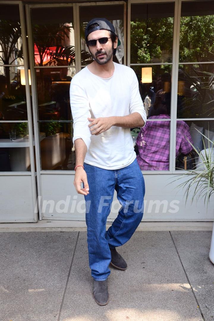 Kartik Aaryan spotted at Bandra