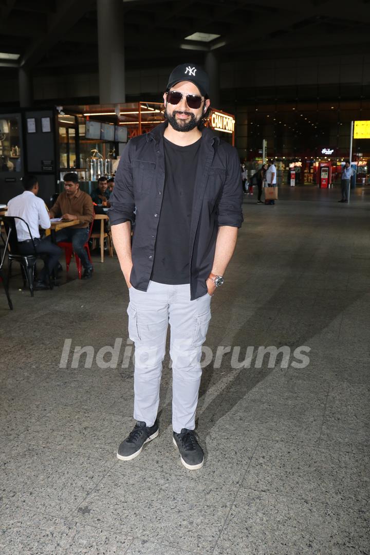 Aftab Shivdasani spotted at the Mumbai airport