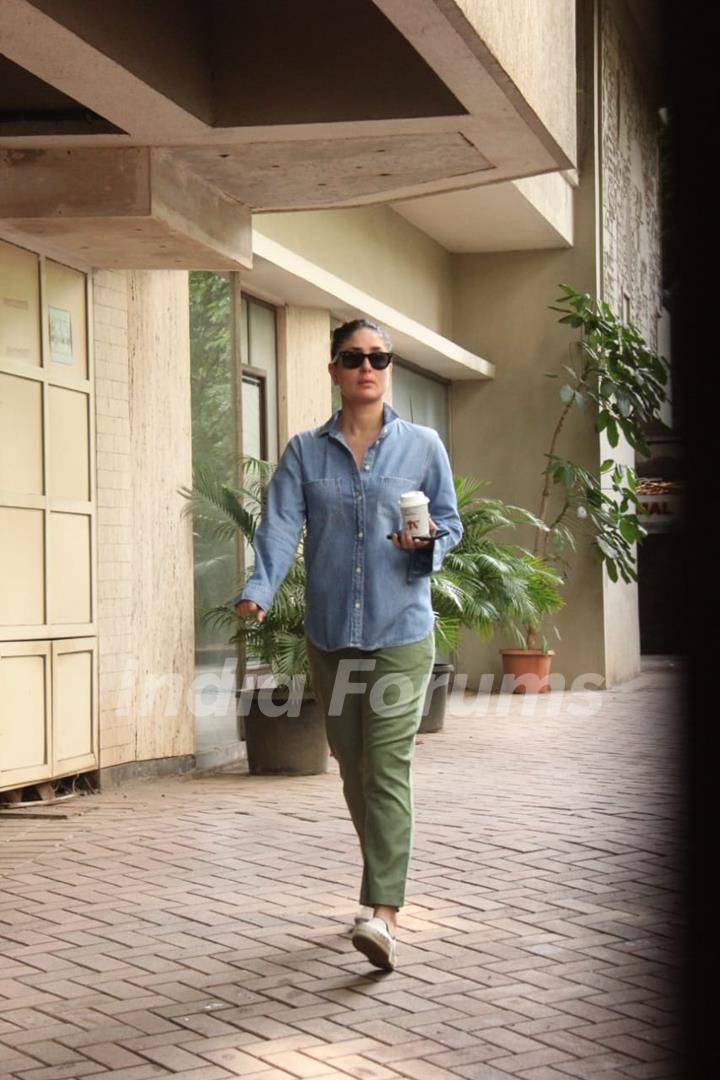 Kareena Kapoor spotted at Bandra 