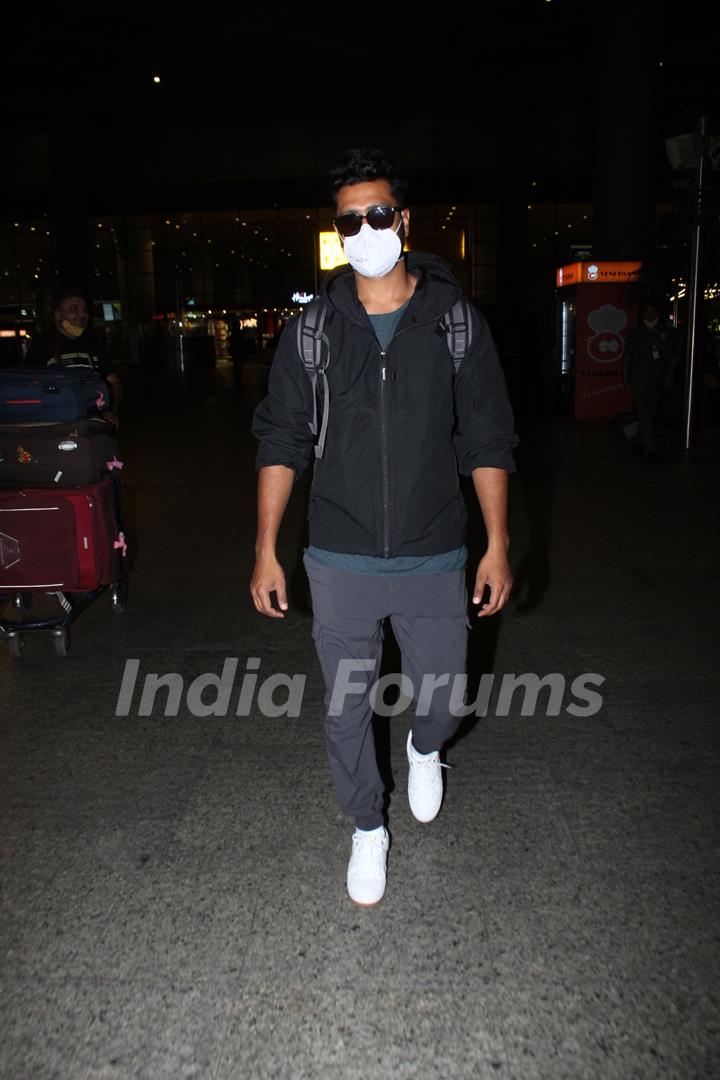 Vicky Kaushal spotted at the Mumbai airport 