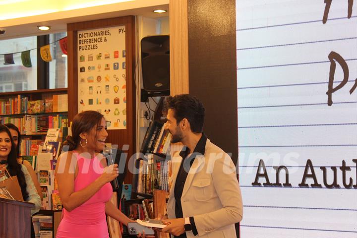 Umesh Pherwani and Poonam Pandey spotted at the book launch 'The Body Switch' 