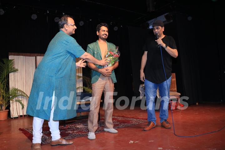 Nawazuddin Siddiqui and Mukesh Chhabra spotted at the Khidkiyaan Theatre Festival