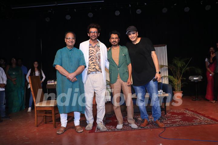 Nawazuddin Siddiqui, Mukesh Chhabra and Sunil Grover spotted at the Khidkiyaan Theatre Festival