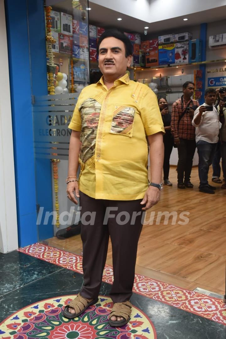 Dilip Joshi spotted set of Taarak Mehta Ka Ooltah Chashmah 