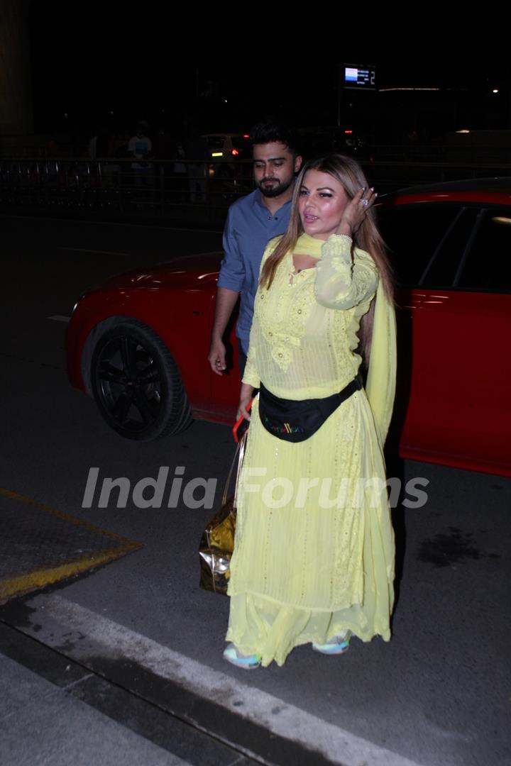 Rakhi Sawant spotted with her boyfriend Adil Khan at the Mumbai airport