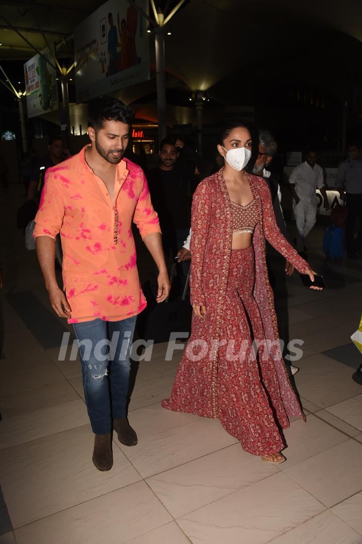 Varun Dhawan and Kiara Advani spotted at the Mumbai airport