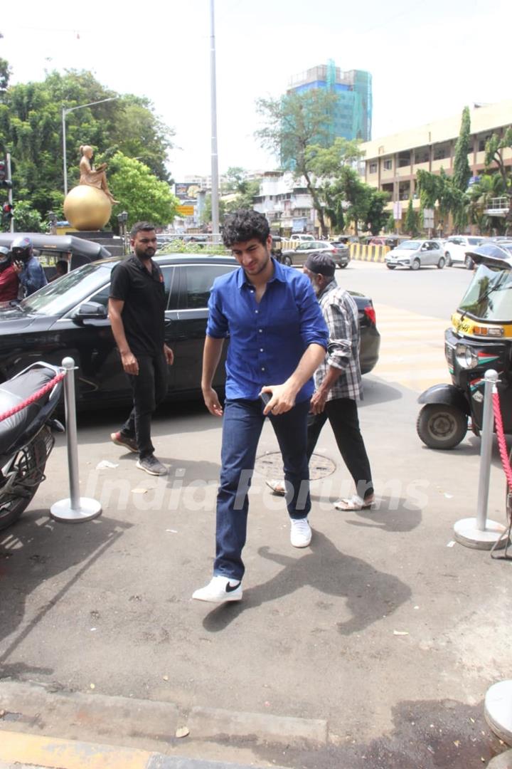 Ibrahim Ali Khan spotted at Bastian at Bandra 