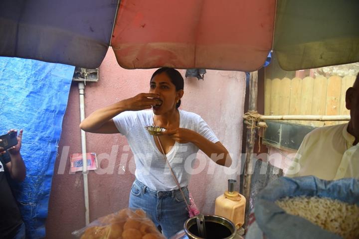 Kubbra Sait spotted having Pani Puri at Juhu street  