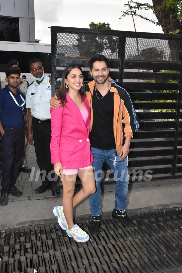Varun Dhawan and Kiara Advani spotted at the Kalina airport after returing from Pune 