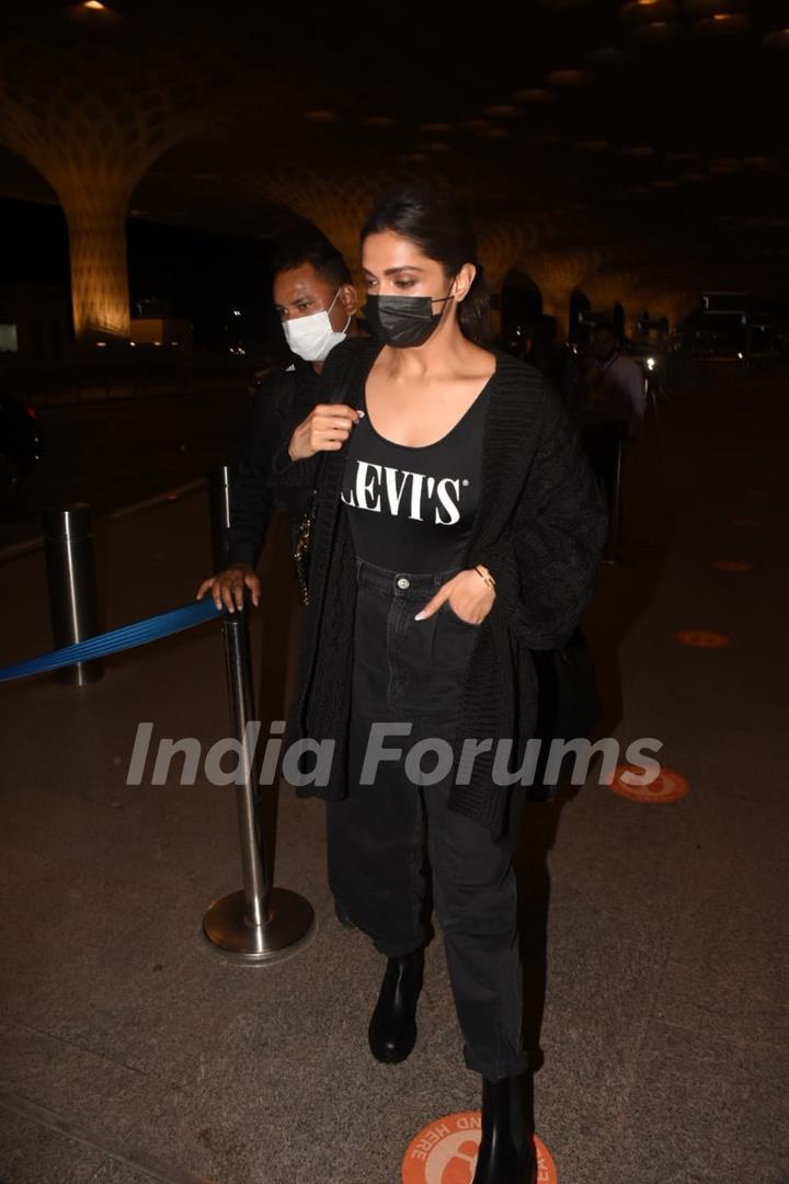 Deepika Padukone spotted at Mumbai airport