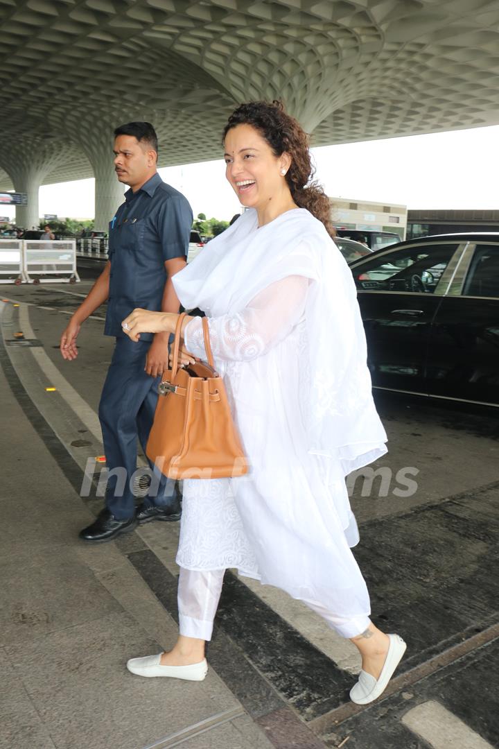 Kangana Ranaut spotted at Mumbai airport