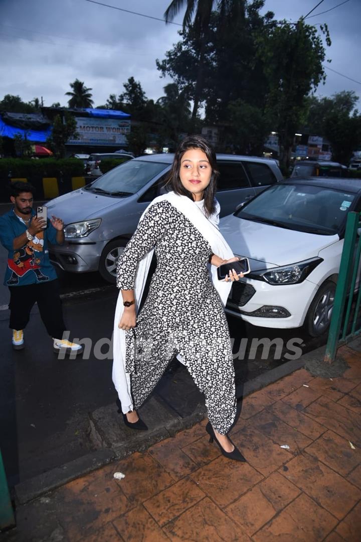 Anjali Arora spotted at Andheri 