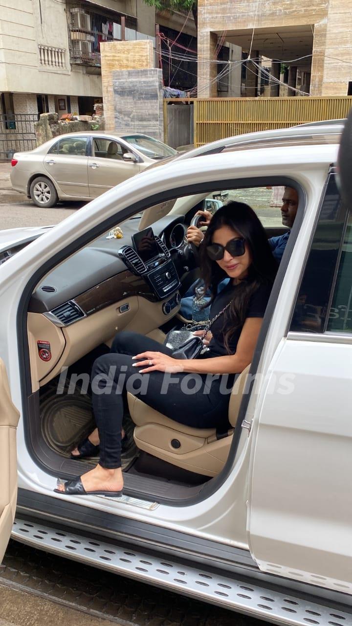 Mouni Roy snapped in the city 