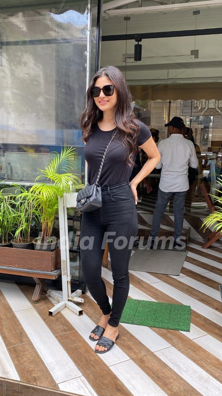 Mouni Roy snapped in the city 