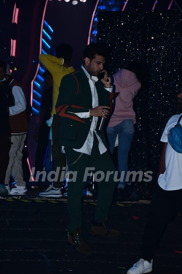 Karan Kundrra snapped at Dance Deewane Juniors set