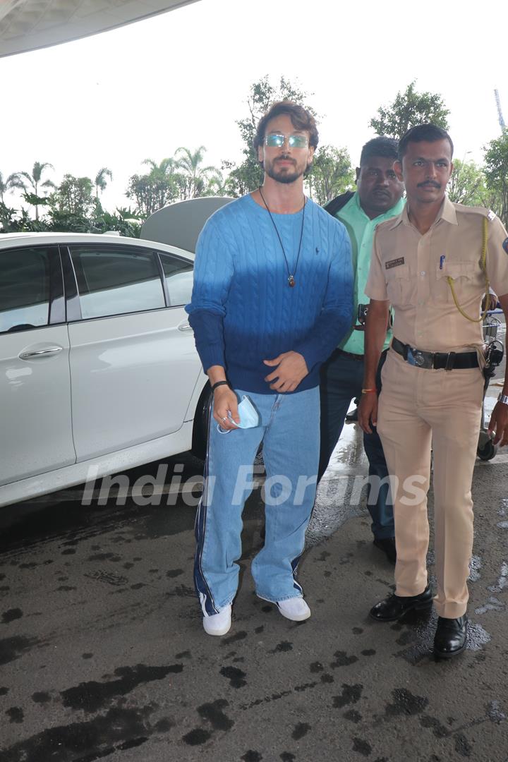 Tiger Shroff spotted at the Mumbai airport 