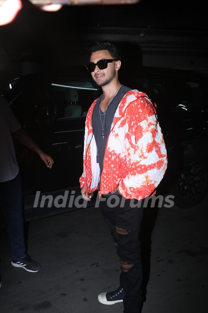 Aayush Sharma spotted at the Mumbai airport 