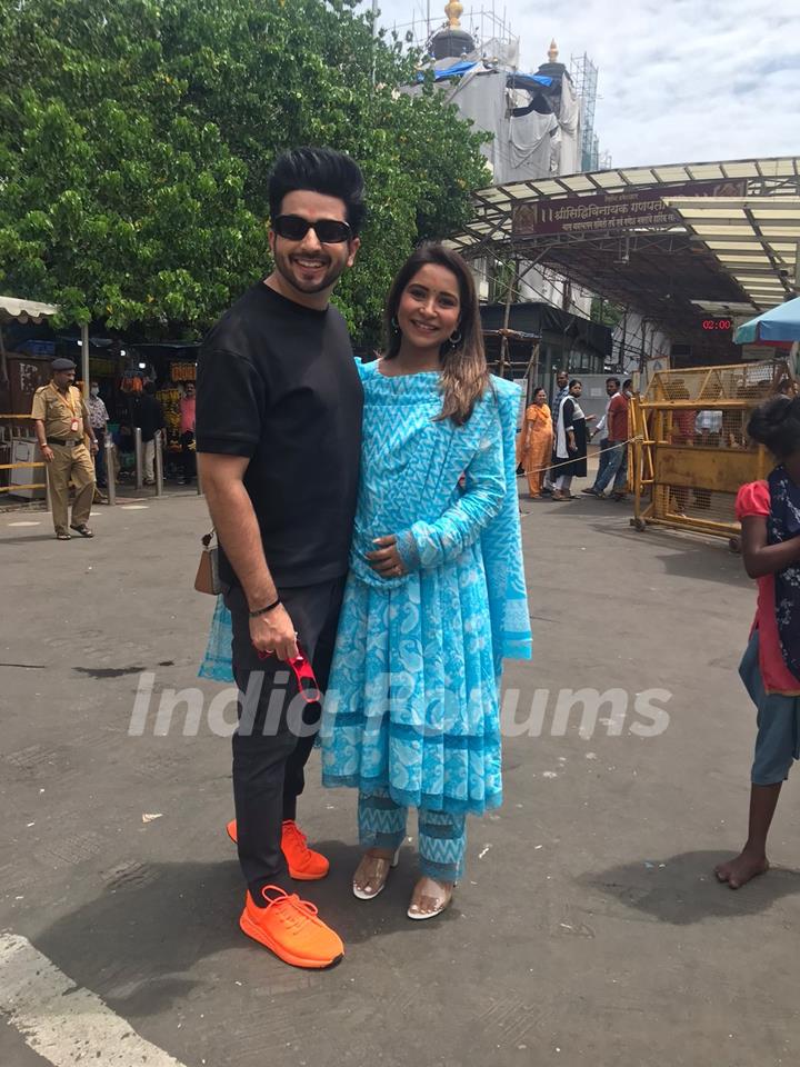 Dheeraj Dhoopar poses with wife Vinny Arora outside the Siddhivinayak Temple 