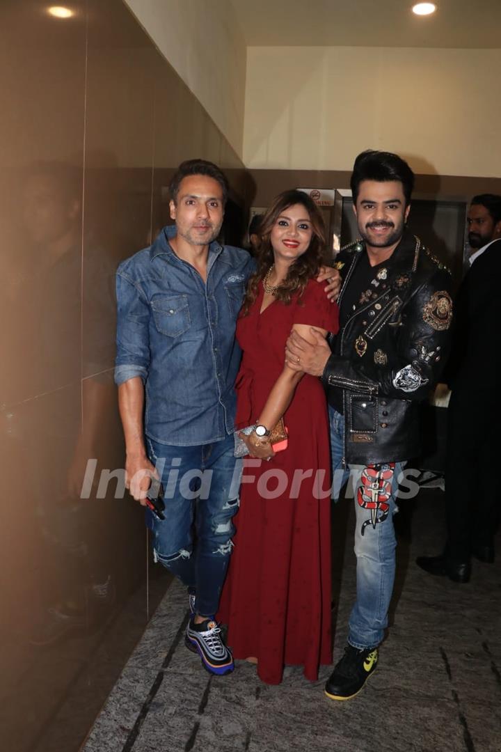 Maniesh Paul poses with wife Sanyukta Paul clicked at the screening of JugJugg Jeeyo