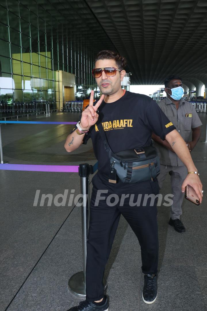 Faruk Kabir spotted at Mumbai airport