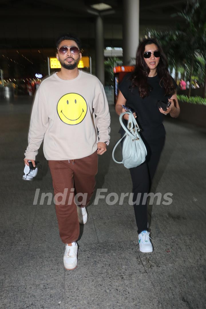 Gauahar Khan and Zaid Darbar spotted at  Mumbai airport