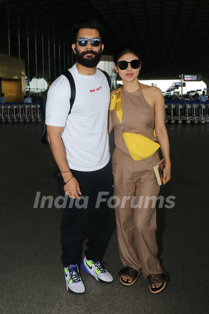 Mouni Roy spotted with husband Suraj Nambiar t mumbai airport