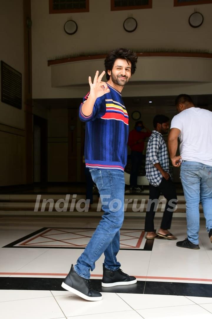 Kartik Aaryan spotted at Anees Bazmee office at Andheri 